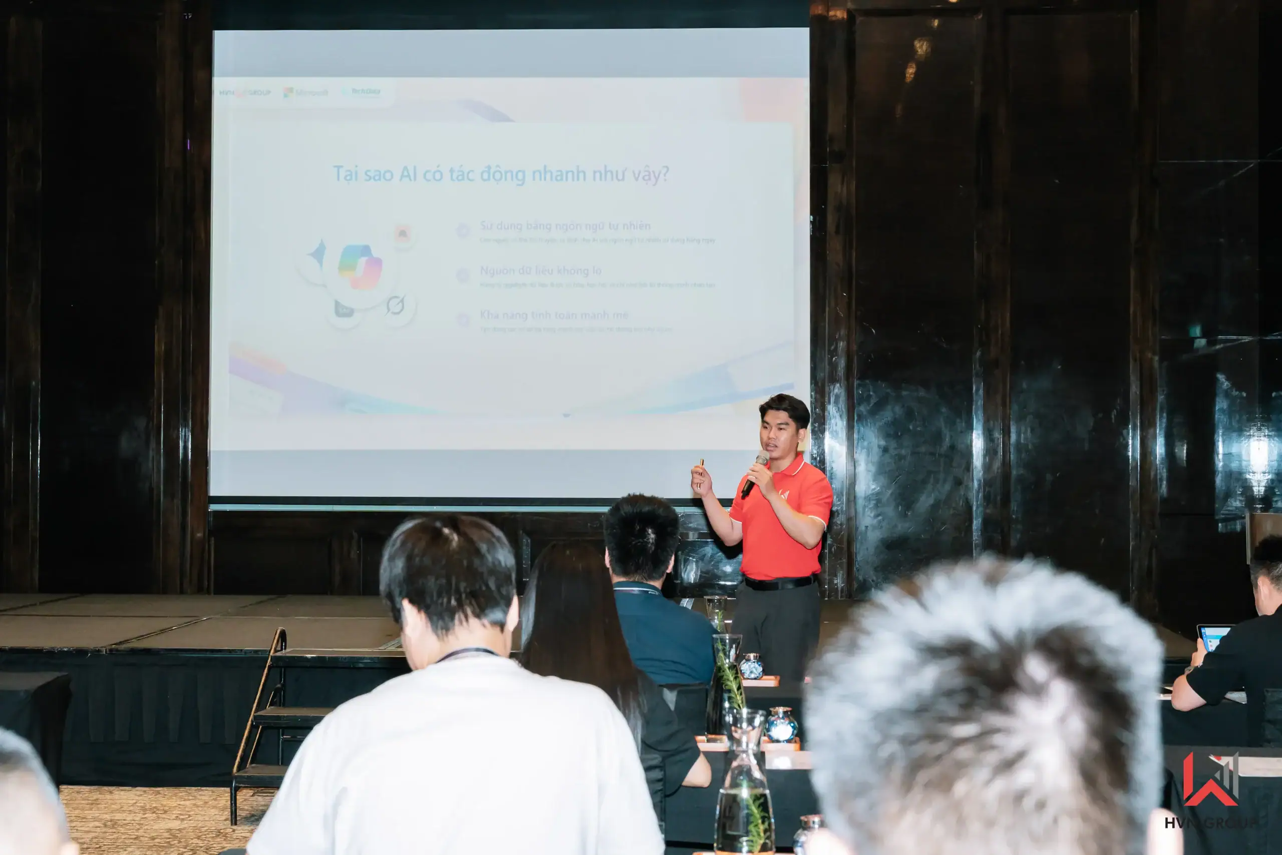 Diễn giả Vượng Nguyễn - Cloud Solution Consultant từ HVN Group chia sẻ tại sự kiện